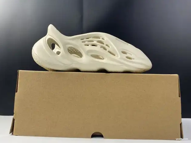 Yeezy RNNR Adidas FY4567 Sand Foam 0620